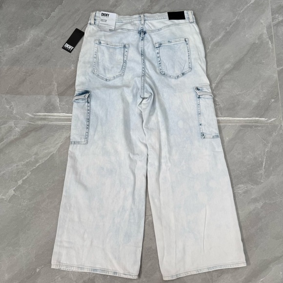 Women's DKNY Jeans High-Rise Wide-Leg Cargo Jeans Light Wash Cotton Plus Size 32 - Picture 11 of 16